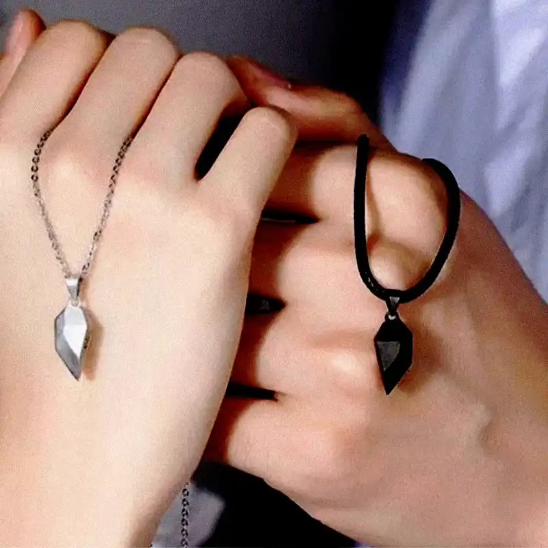 گردنبند مدل قلبی جدا شونده مجموعه 2 عددی