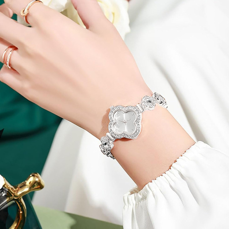 ساعت مچی عقربه ای زنانه مدل دستبندی نگین دار طرح نقره