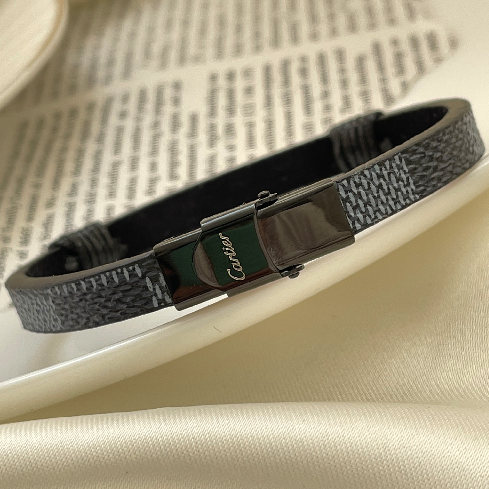 دستبند مردانه مدل چرمی