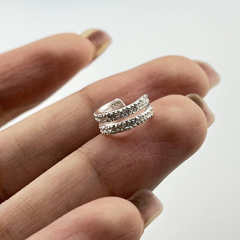 پیرسینگ نقره زنانه مدل حلقهای نگین دار پیرسینگ نقره زنانه مدل حلقهای نگین دار