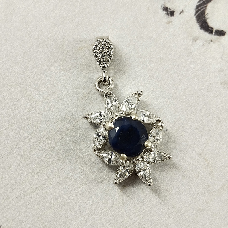 آویز گردنبند نقره زنانه سلین کالا مدل یاقوت کبود کد 60 آویز گردنبند نقره زنانه سلین کالا مدل یاقوت کبود کد 60