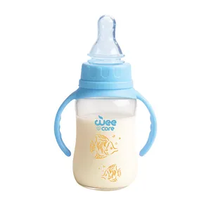 شیشه‌ شیر وی کر مدل پروپیلن دهانه استاندارد سرگرد دسته دار حجم 150میلی لیتر طرح ماهی (Wee Care-B315)