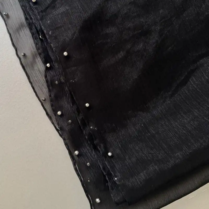 شال زنانه مدل حریر شیشه ای دور مروارید پانچی منگوله دار