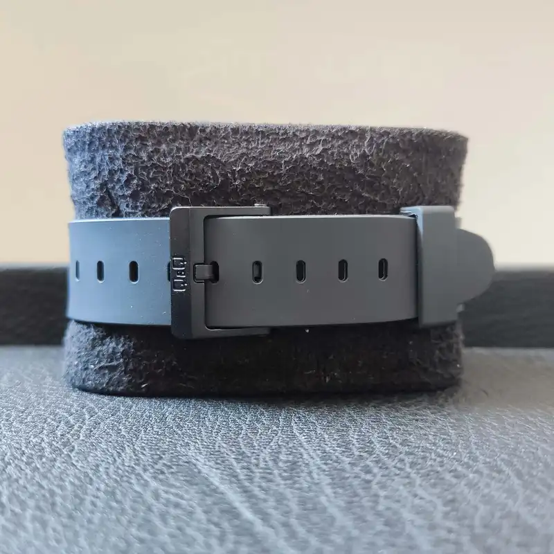 ساعت مچی عقربه ای کیو اند کیو مدل V12A-004VY