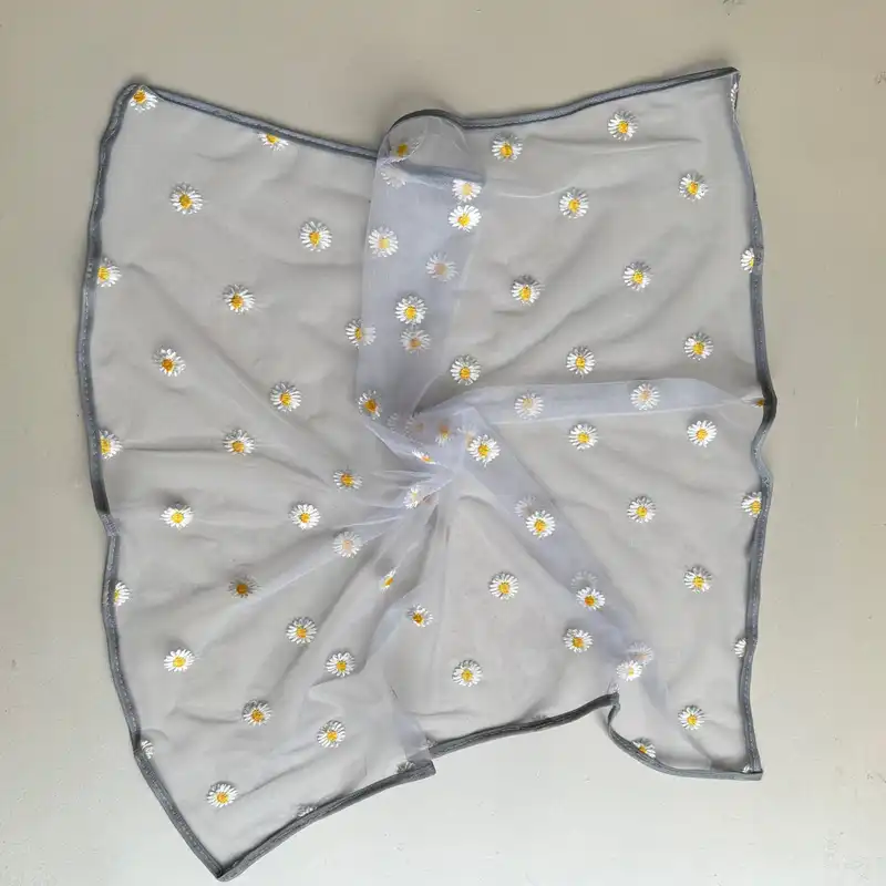 روسری زنانه مدل توری گل بابونه ای کد 60