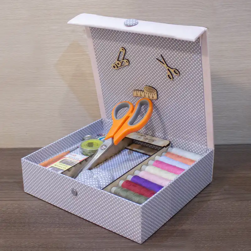 جعبه ابزار خیاطی مدل نخ و سوزن کد 02 مجموعه 17 عددی