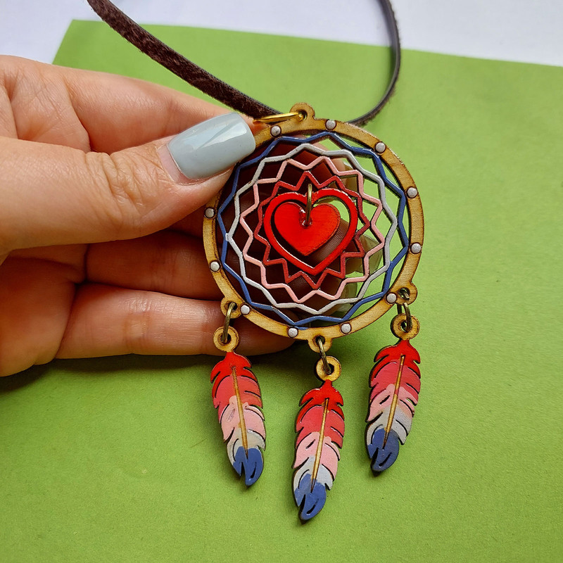 گردنبند زنانه مدل سرخپوستی چوبی طرح دریم کچر و قلب کد NC068