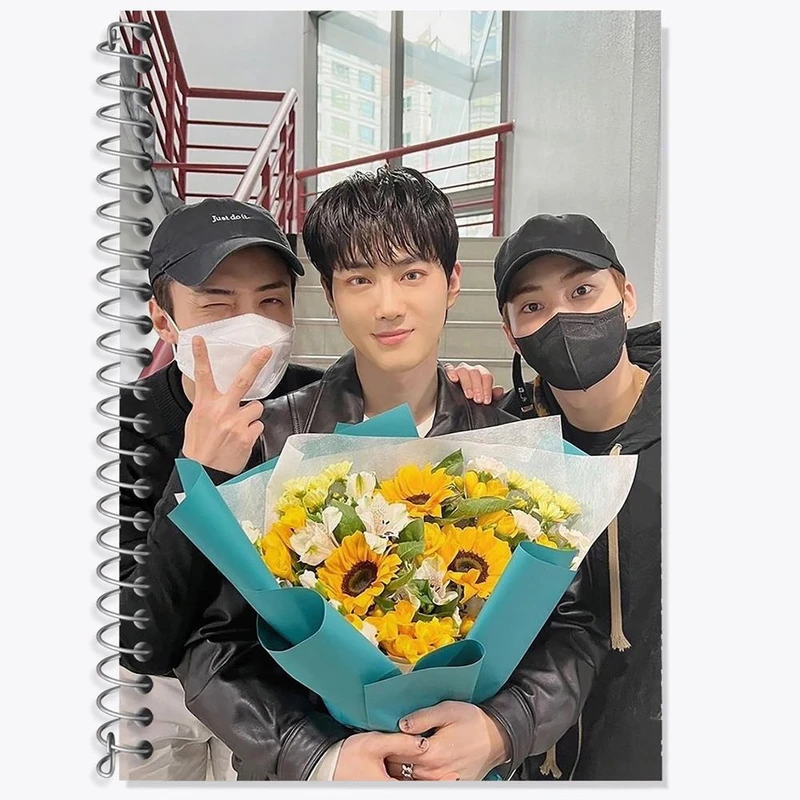 دفتر زبان 50 برگ خندالو مدل سه خط طرح سهون و سوهو و شیومین گروه اکسو EXO کد 16809