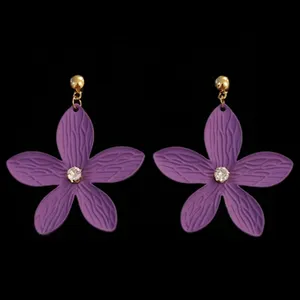 گوشواره زنانه مدل گل نگین دار 