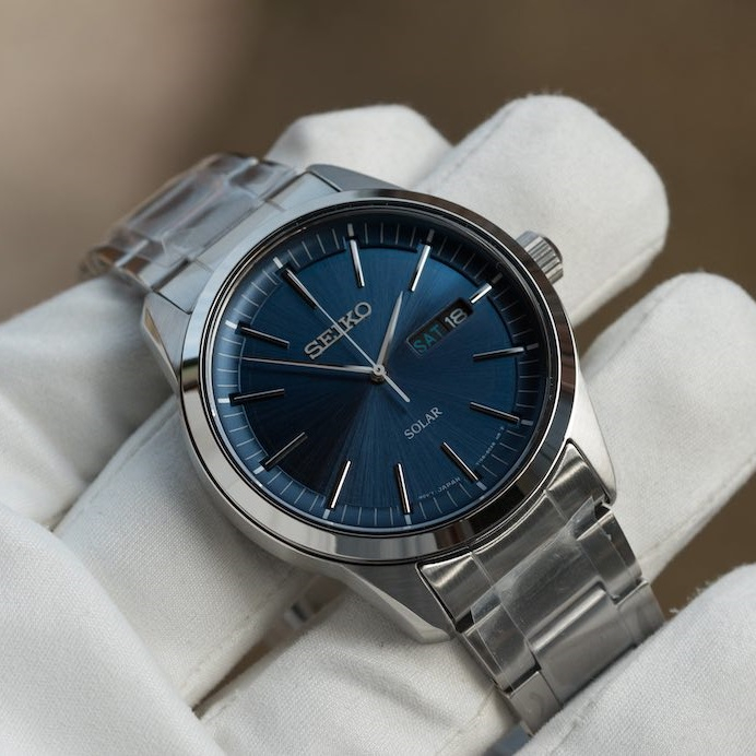 Seiko solar best sale sapphire sne525p1