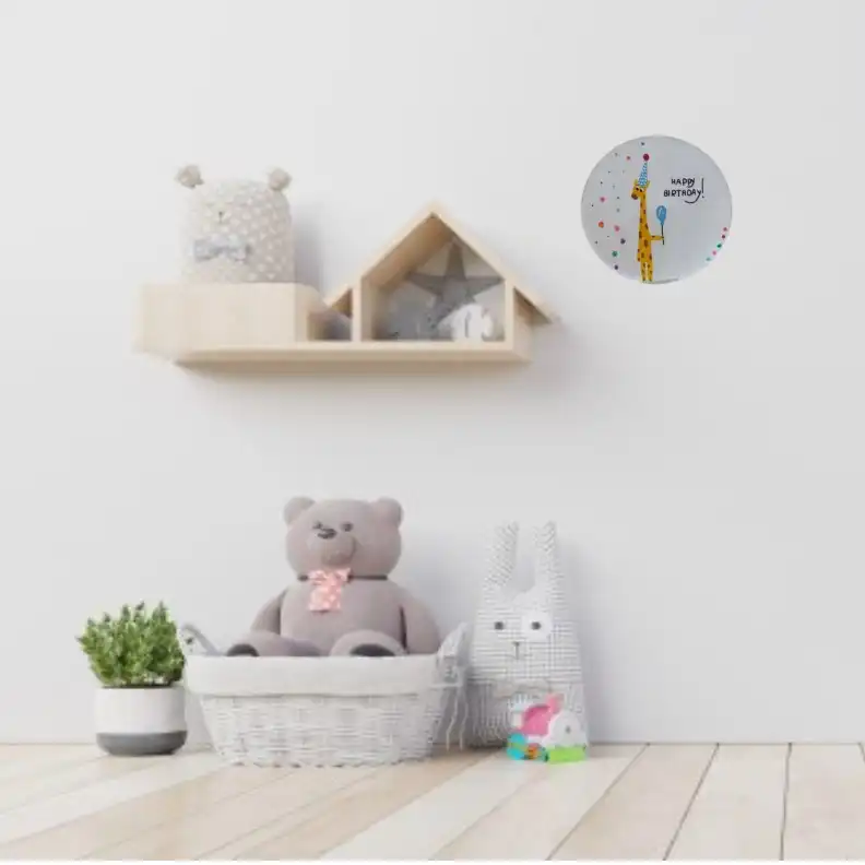 بشقاب دیوارکوب سفالی طرح تولد زرافه کد 20c