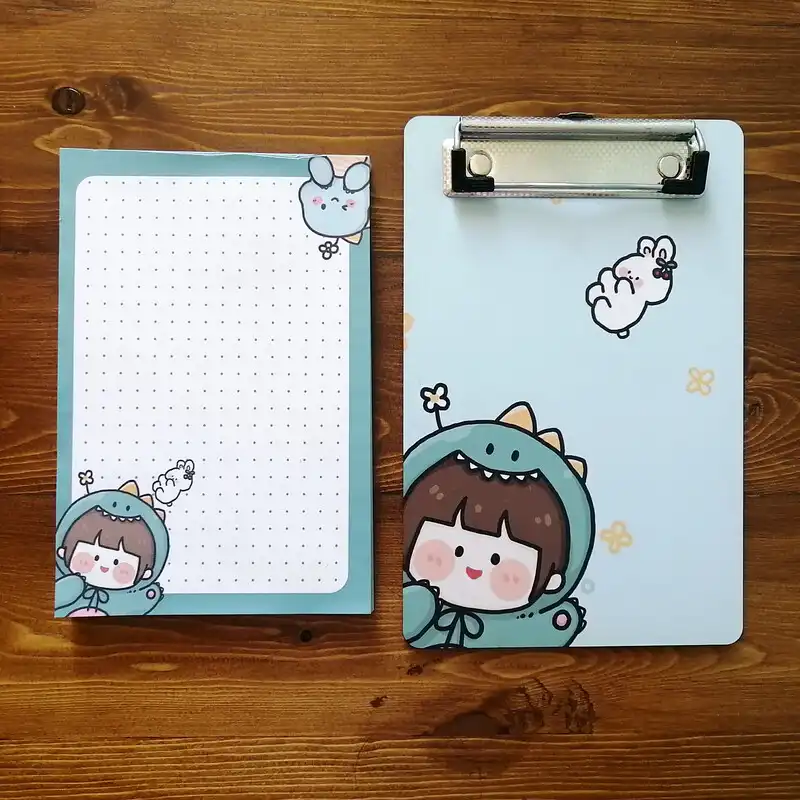 تخته شاسی طرح دایناسور مدل کیوت فانتزی سایز A6 به همراه کاغذ