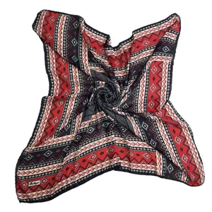 روسری زنانه مدل نقشینه زیگ زاگ