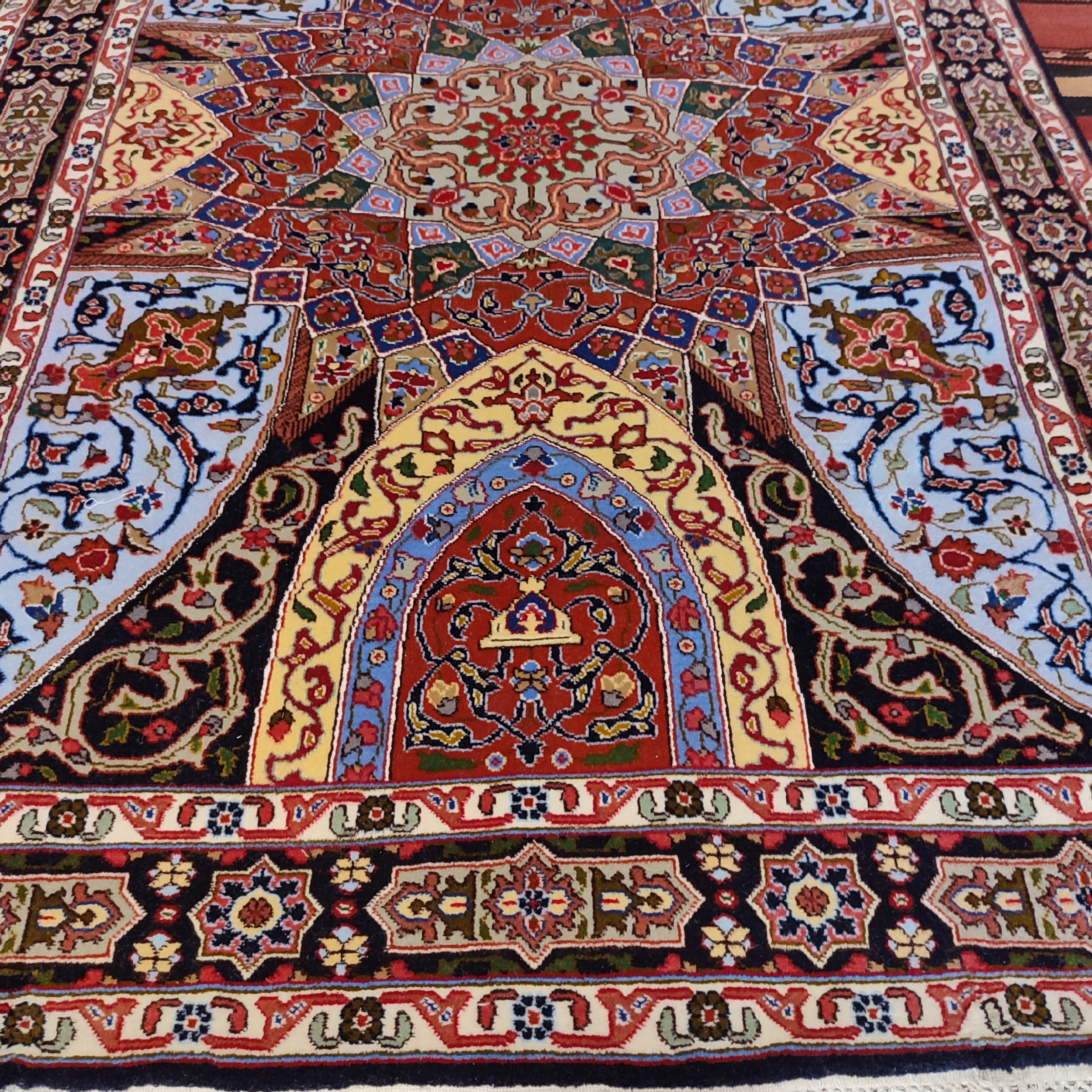 فرش دستبافت دو متری طرح گنبدی کد SH 52