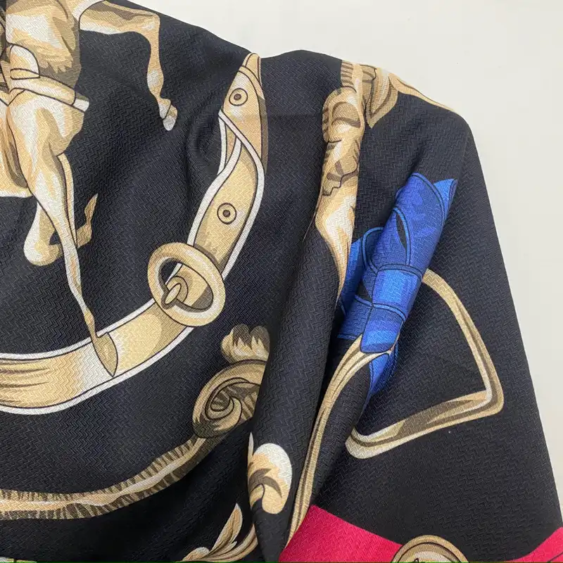 روسری زنانه مدل نخی دور دست دوز بهاره کد 198