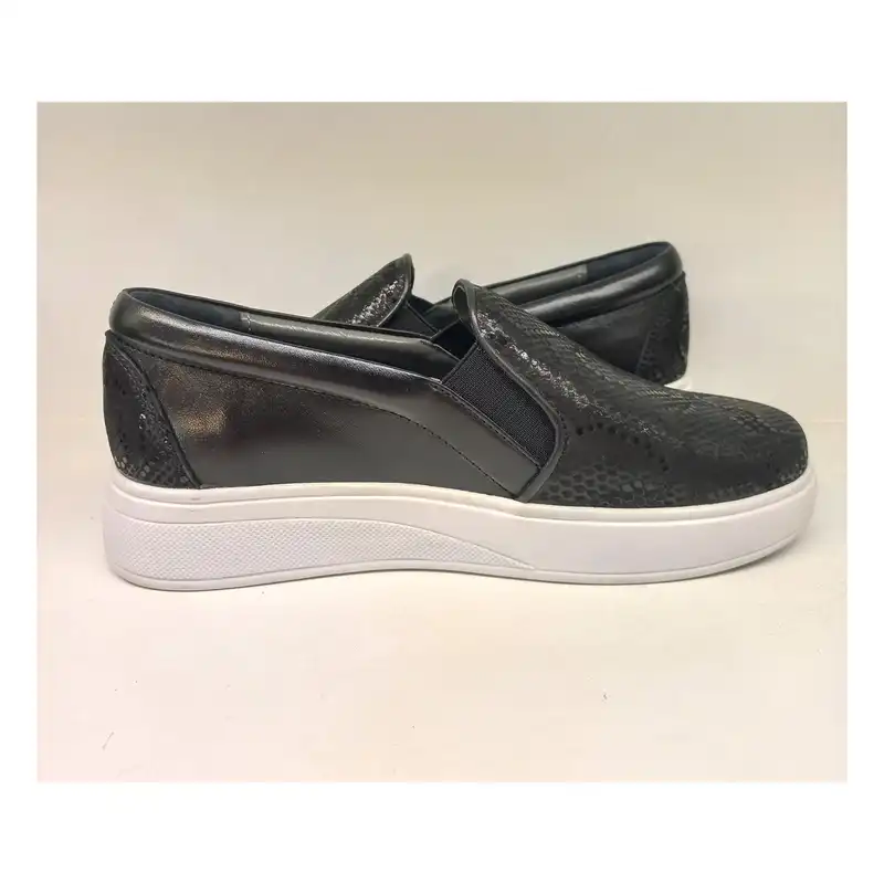 کفش روزمره زنانه سرزمین چرم مدل 141802 رنگ مشکی