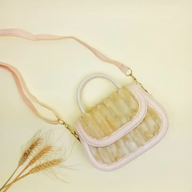 کیف دوشی زنانه مدل خزدار 97