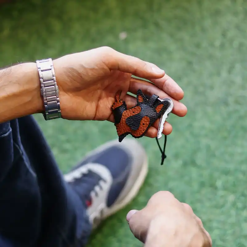 جاکلیدی چرمی مدل سگ ژرمن