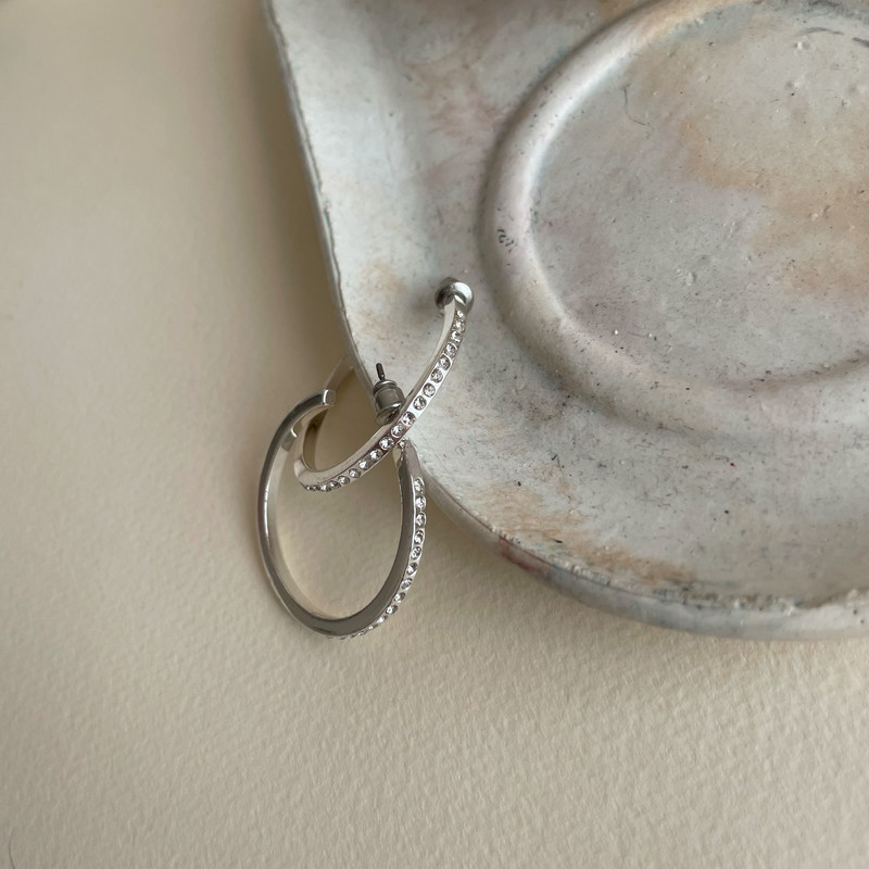 گوشواره زنانه تاش مدل حلقه ای نگین دار گوشواره زنانه تاش مدل حلقه ای نگین دار