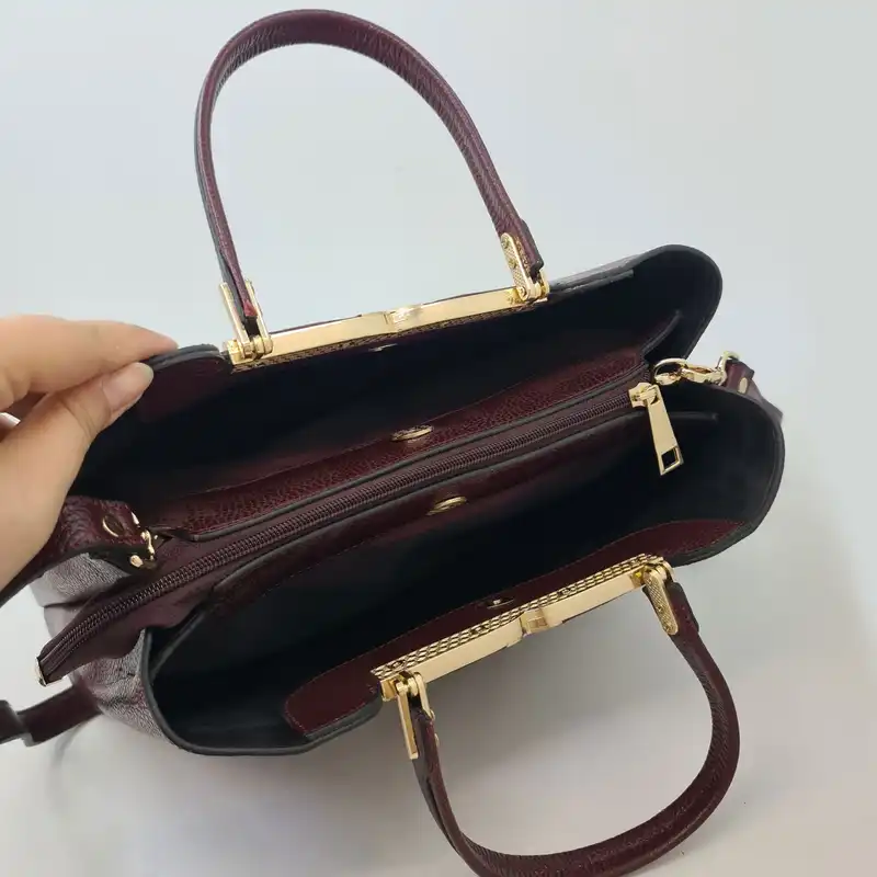 کیف دوشی زنانه مدل آکرین چرم طبیعی کد S_660