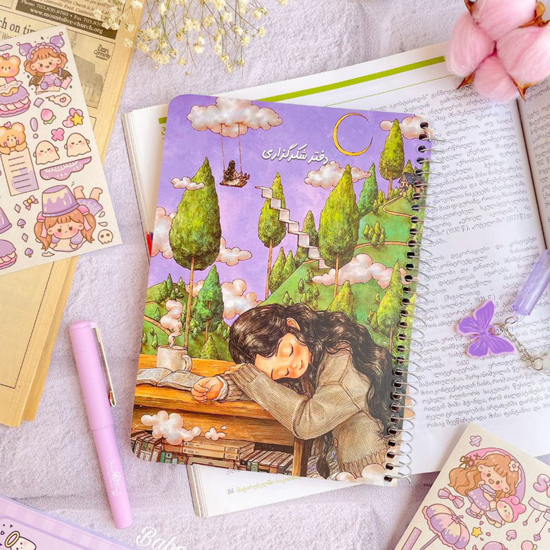 دفتر شکرگزاری 80 برگ سویل طرح دختر و میز تحریر کد 7008