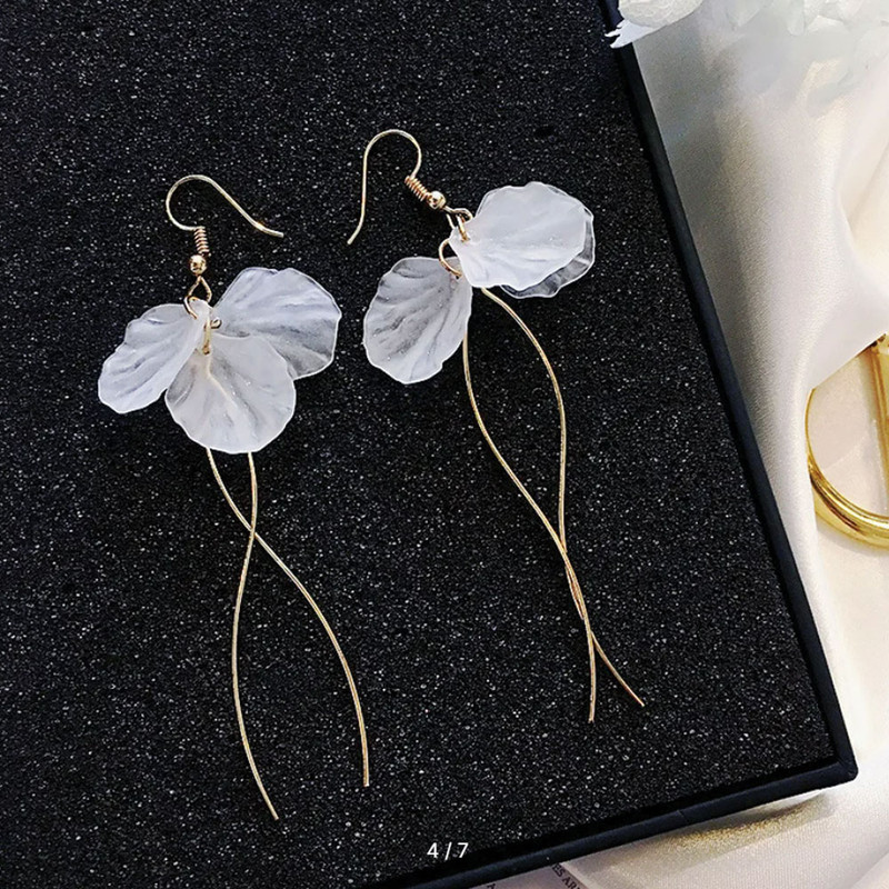 گوشواره آویز زنانه مدل گلبرگ کد s2001