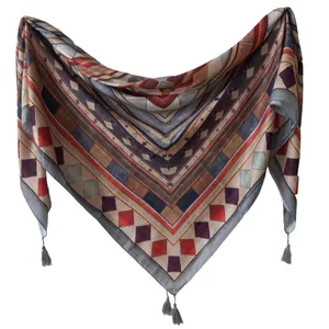 روسری زنانه مدل نخی منگوله دار