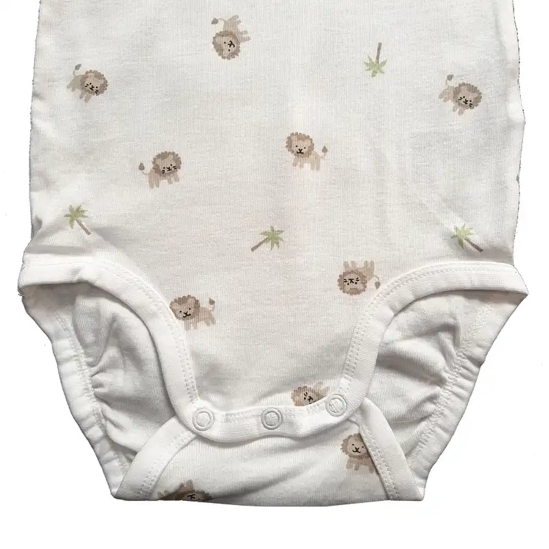 بادی آستین کوتاه نوزادی اچ اند ام طرح شیر رنگ سفید