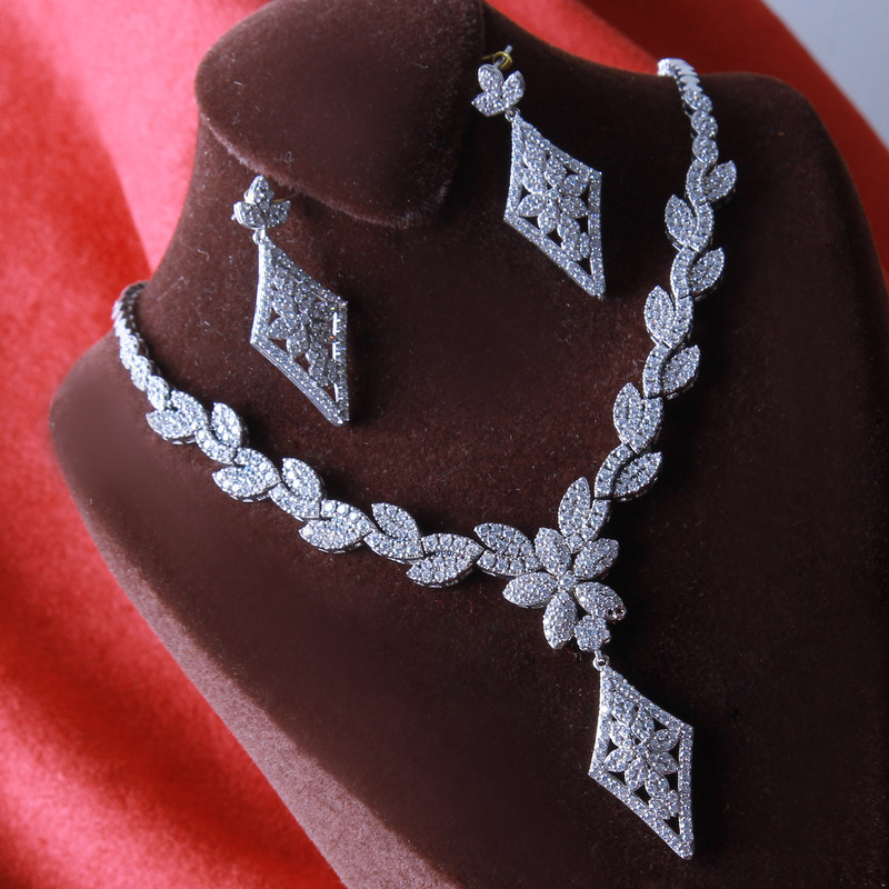 نیم ست نقره زنانه بازرگانی میلادی کد NTR_189