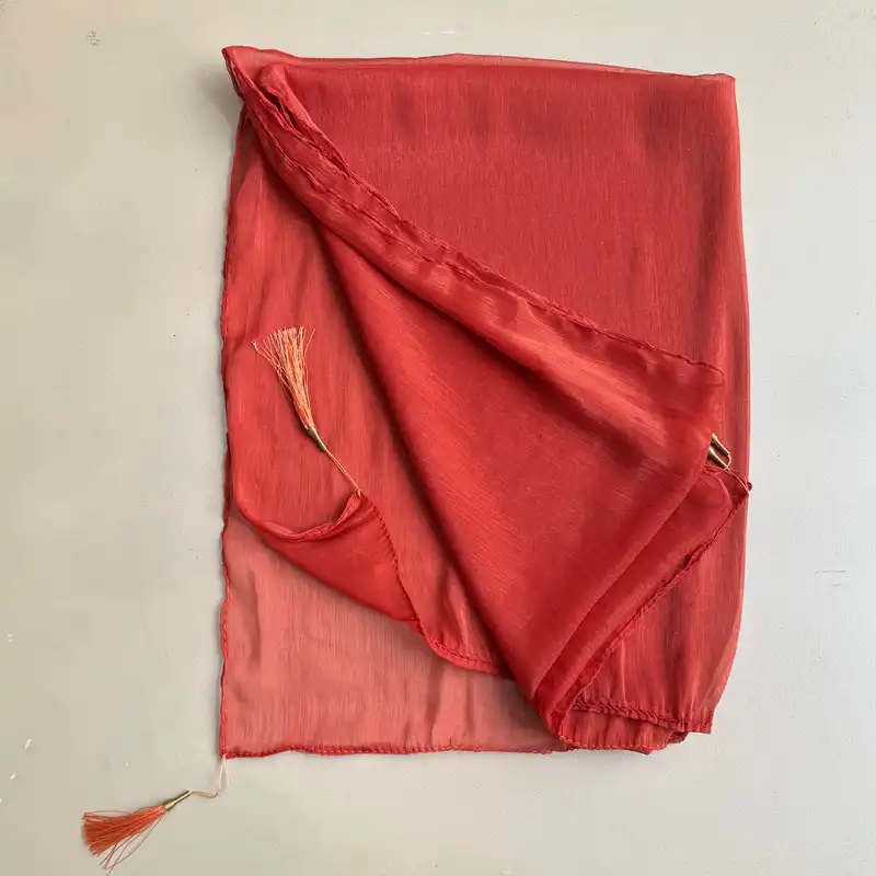 شال زنانه مدل حریر شیشه ای ساده و نازک منگوله دار کد 14