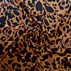 پارچه لباس مدل کرپ حریر طرحدار کد 007