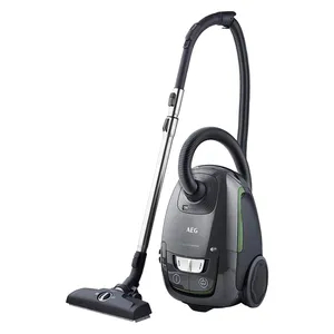 جاروبرقی 700 وات آ ا گ مدل  VX8-2-OKO