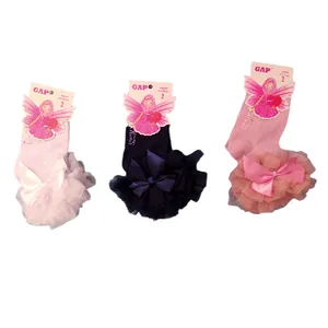 جوراب دخترانه مدل توردار مجموعه 3 عددی