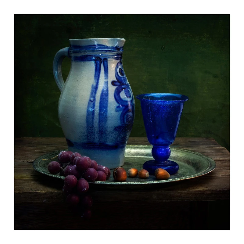 تابلو شاسی مدل R1056 طرح نقاشی پارچ و لیوان و انگور و فندق