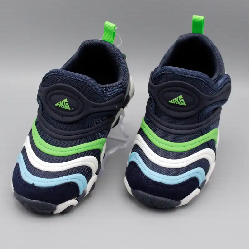 کفش مخصوص پیاده روی بی کی جی کیدز مدل چراغ دار کد 416