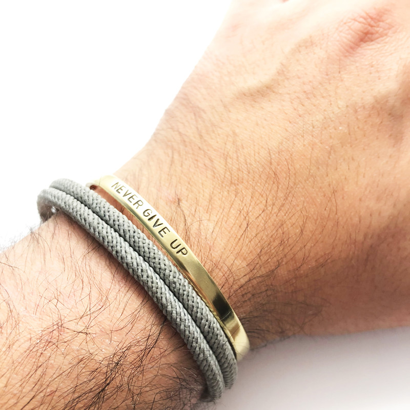 دستبند گالری عزیزی مدل برنجی طرح هرگز تسلیم نشو