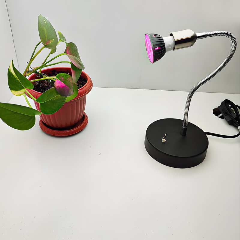 چراغ رشد گیاه 3 وات مدل رومیزی فلزی طرح فول اسپکتروم پایه GU5.3 کد BL147