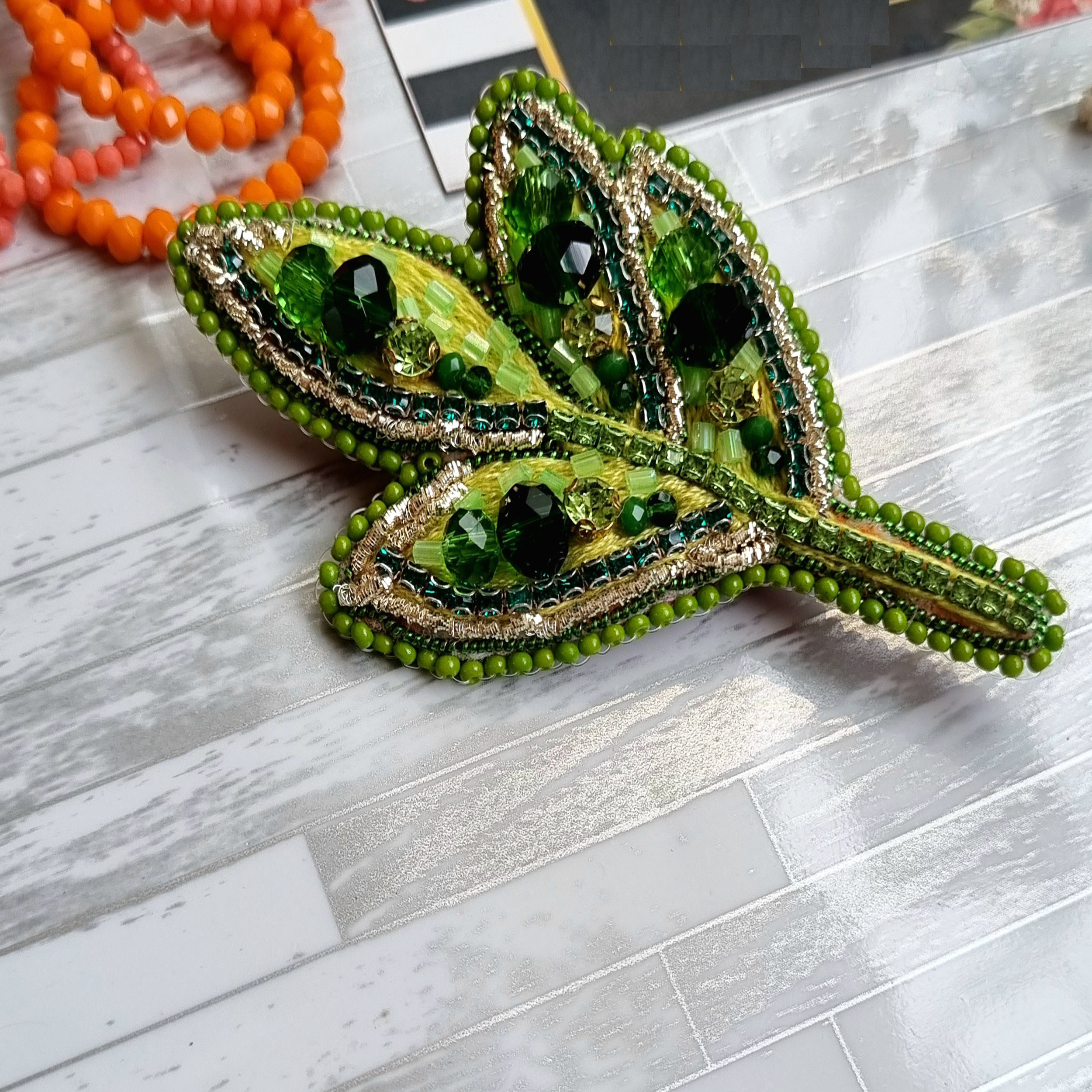 سنجاق سینه زنانه مدل برگ زیتون جواهردوزی کد GL752 سنجاق سینه زنانه مدل برگ زیتون جواهردوزی کد GL752