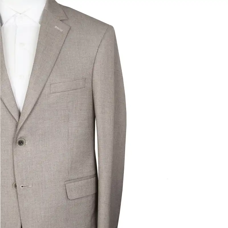 کت و شلوار مردانه مدل یقه انگلیسی رگولار فیت کد 24050 طرح سوزنی کوکما رنگ کرم