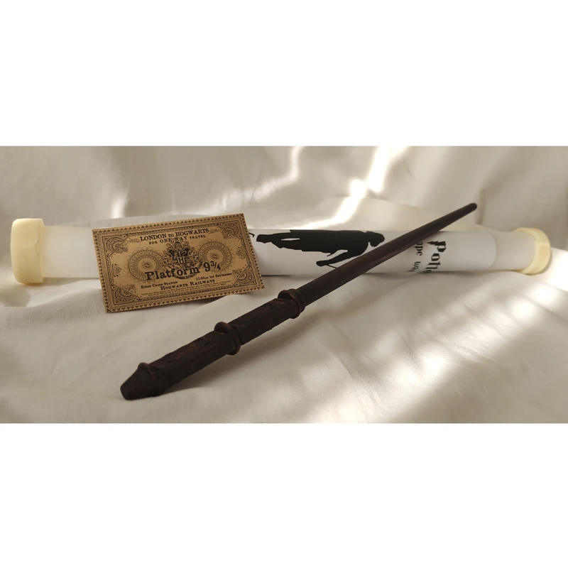 عکس شماره 2 : اسباب بازی زینتی مدل چوب دستی هری پاتر طرح پروفسور اسنیپ به همراه کارت قطار