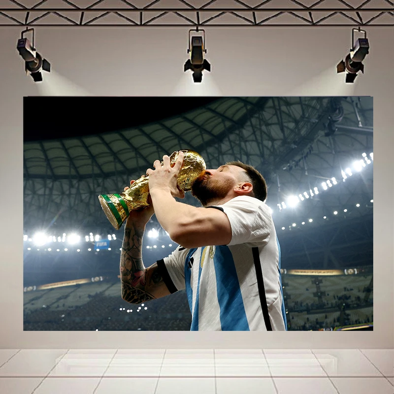 تابلو شاسی طرح مخمل کاپیتان مسی مدل بوسه بر کاپ قهرمانی جام جهانی 2022 کد AR31899