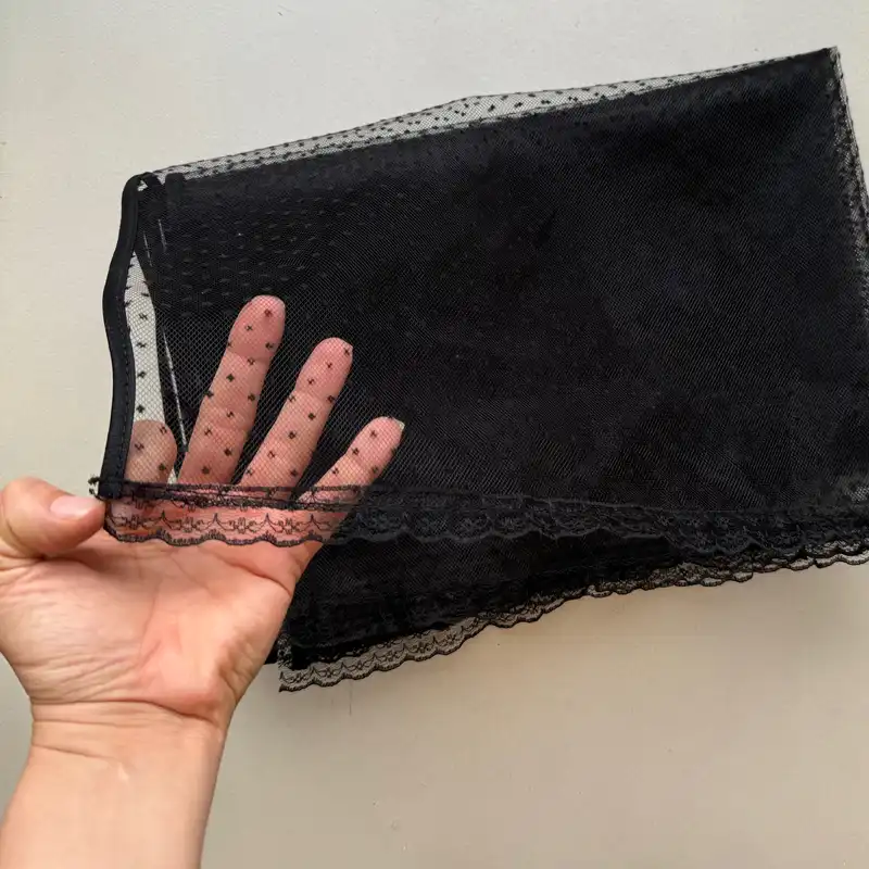 شال زنانه مدل توری خالخالی دور دانتل دار