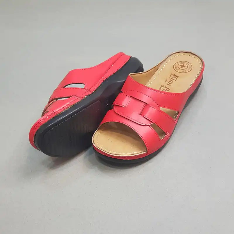 دمپایی زنانه مدل چرم رنگ قرمز