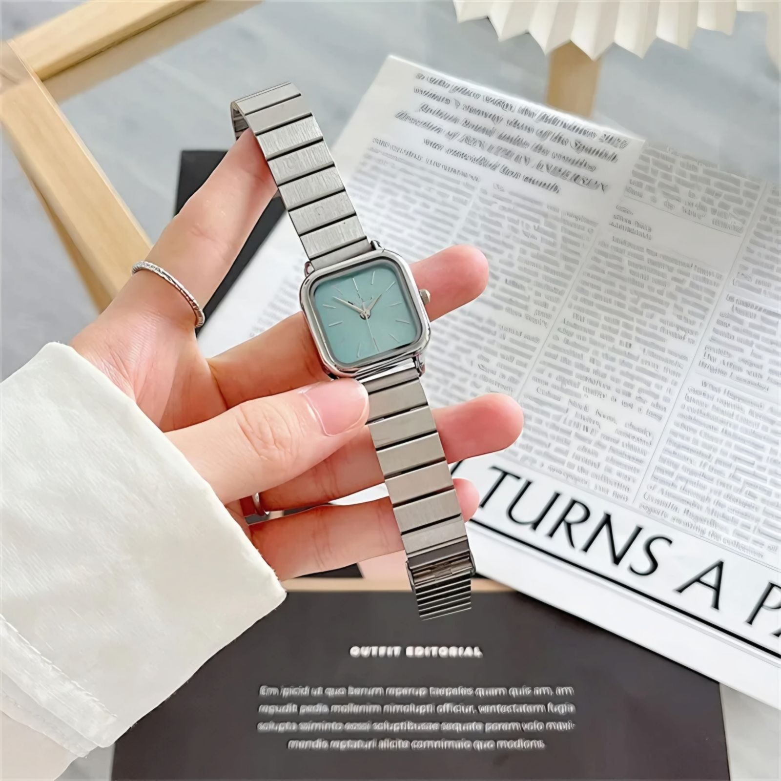 ساعت مچی عقربه ای زنانه مدل کلاسیک بند ریلی فلزی کد 2 -  - 5