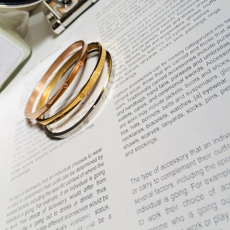 دستبند زنانه مدل لاو ظریف 40