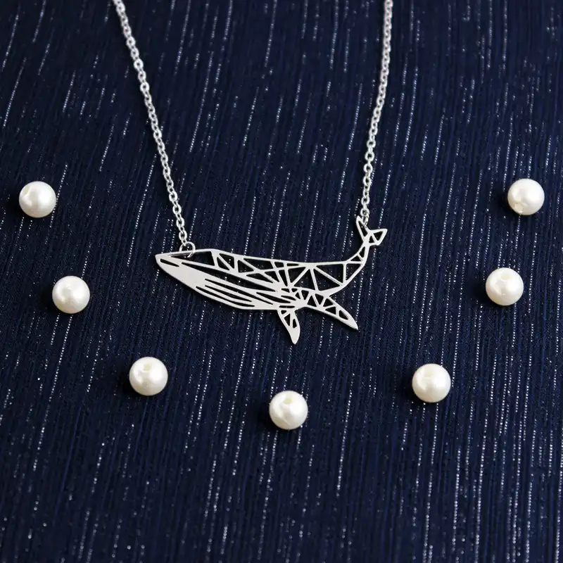 گردنبند گلسو مدل نهنگ طرح خطی استیل