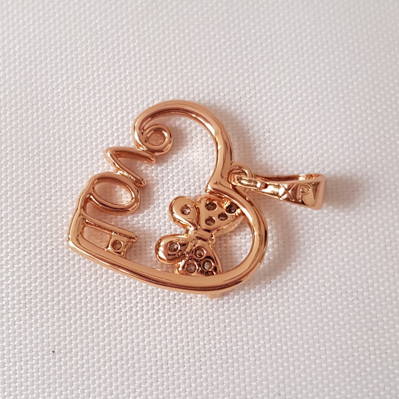 آویز گردنبند زنانه ژوپینگ مدل قلب پروانه نگینی کد 130 آویز گردنبند زنانه ژوپینگ مدل قلب پروانه نگینی کد 130