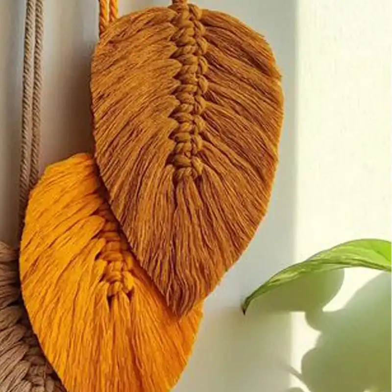 آویز بافتنی مدل مکرومه طرح برگ چند رنگ 01