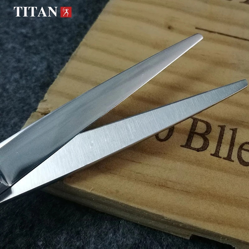 قیچی آرایشگری تیتان مدل B60 مجموعه 2 عددی قیچی آرایشگری تیتان مدل B60 مجموعه 2 عددی