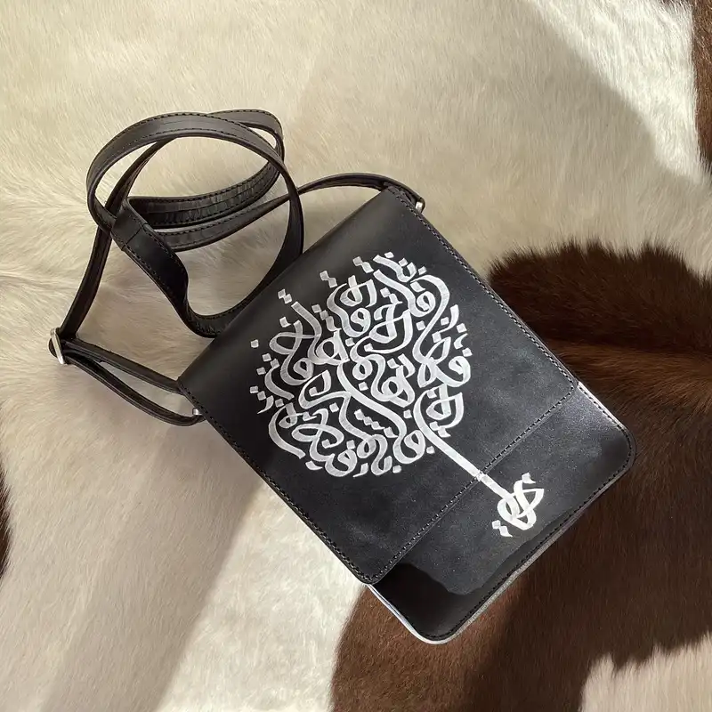 کیف دوشی زنانه مدل چرمی کالیگرافی K156A